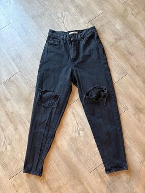 Levi's Women’s Black Distressed High-Waisted Mom Jeans Size 29 Waist 28